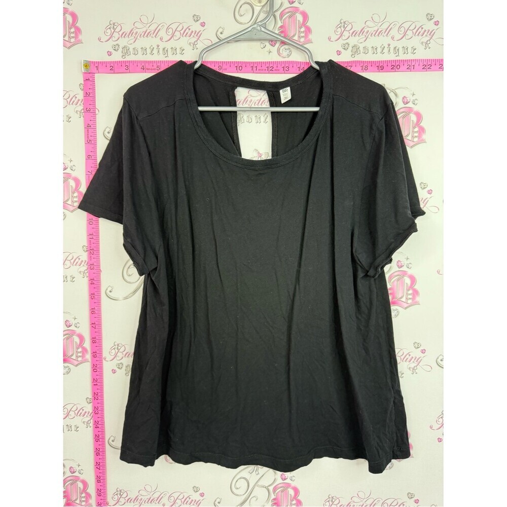 bp tie knot back shirt Black Short Sleeve Scoop Neck Tee